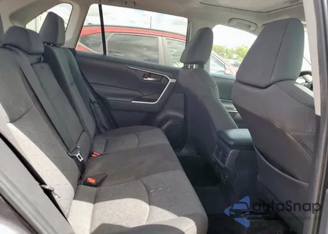 2022 Toyota Rav4 Xle z USA, uszkodzony, nr VIN 2T3P1RFV8NW266159